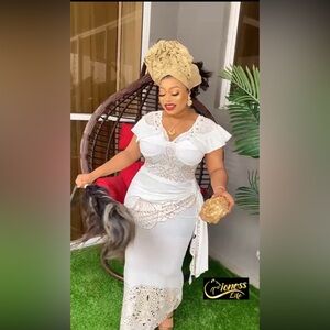 Chic White Maxi Dress with Graceful Flow